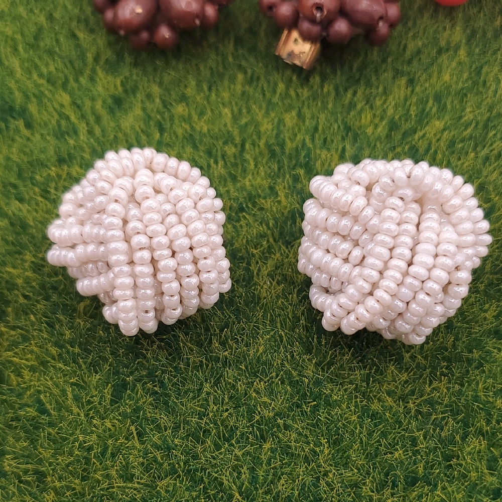 Elegant White Seed Beaded Earrings Clip On Vintage Estate E924